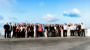 Equipe da Kroma Energia no ranking GPTW 2025 reunida em celebração ao reconhecimento nacional.