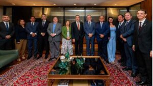 visita de Luiz Roberto Barroso na FIEC com autoridades do Judiciário