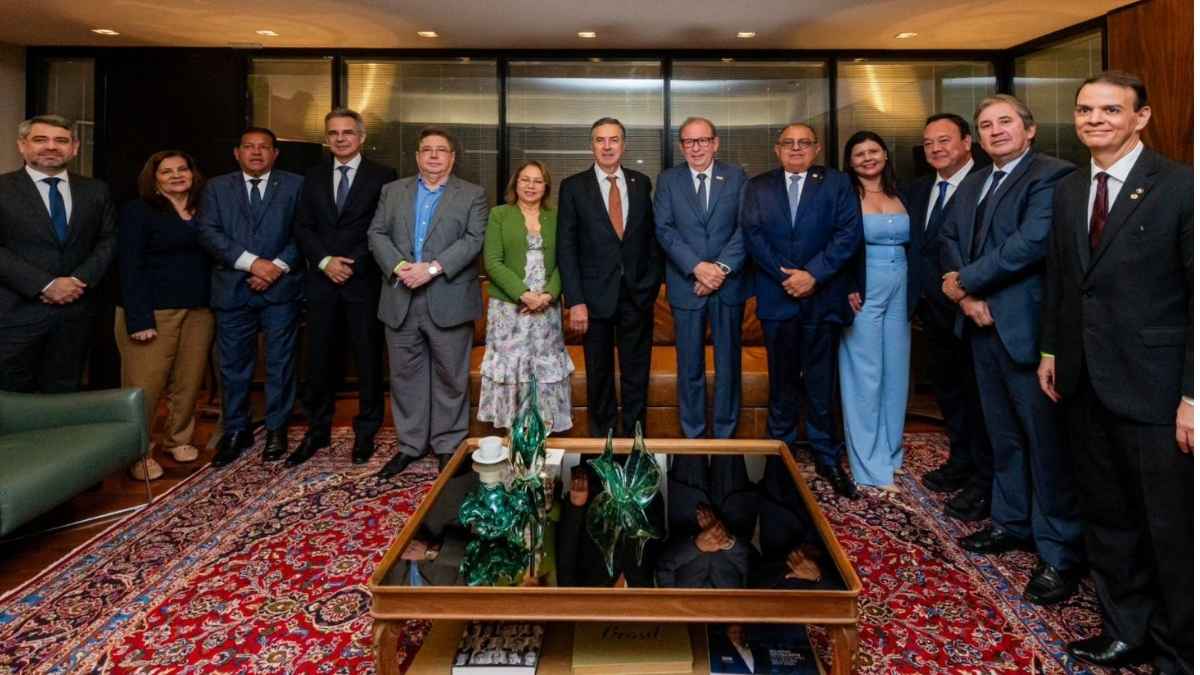 visita de Luiz Roberto Barroso na FIEC com autoridades do Judiciário