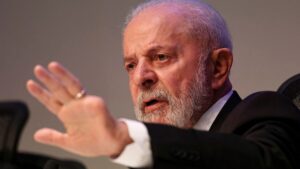 Lula veta aumento de deputados durante reunião no Palácio da Alvorada.