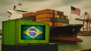 Navio com contêiner brasileiro em porto americano simboliza tarifas de exportação dos Estados Unidos