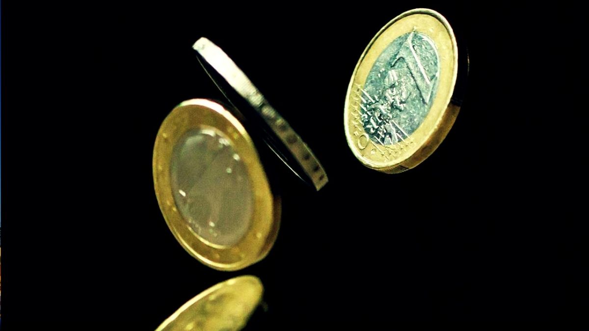Moedas brasileiras simbolizando aplicações no Tesouro Direto.