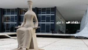 Apreensão de bens sem ordem judicial validada pelo STF.
