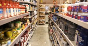 Cesta básica acumula alta e encarece alimentos nos supermercados brasileiros