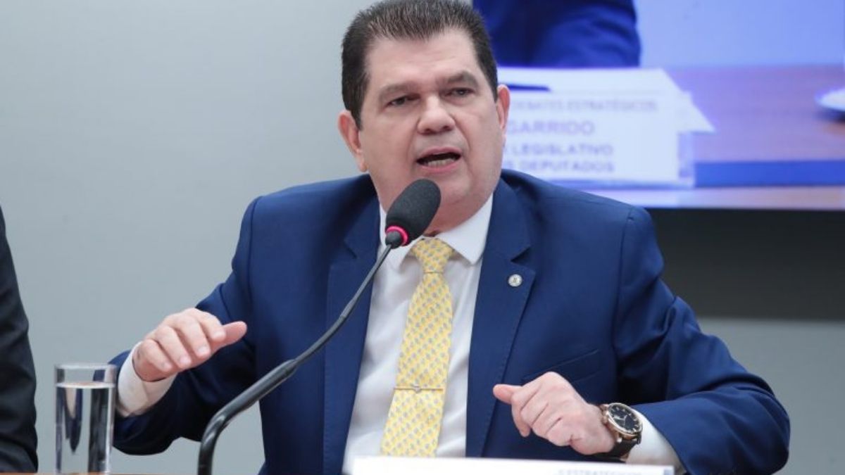 Deputado Mauro Benevides Filho fala durante audiência na Câmara sobre corte de incentivos tributários