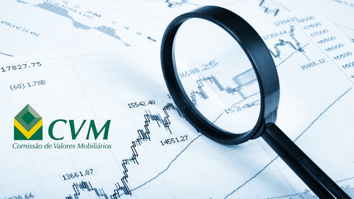 Gráfico financeiro sob lupa com logotipo da CVM, representando fiscalização sobre empresas inadimplentes na CVM.