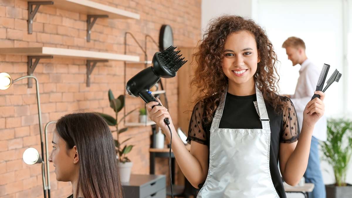indústria da beleza no Brasil em salão de cabeleireiro moderno