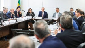 Reunião entre Alckmin, ministros e líderes da indústria sobre tarifas dos EUA