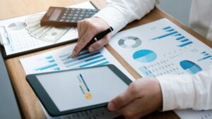 Setor de serviços em maio apresenta crescimento com impulso de atividades administrativas e consumo das famílias