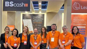 Equipe da BScash no CONARH 2025 apresenta soluções digitais para folha de pagamento