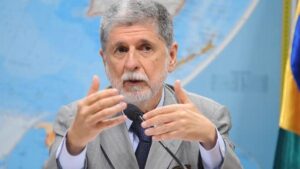 Celso Amorim comenta postura do Brasil sobre sanções econômicas contra a Rússia