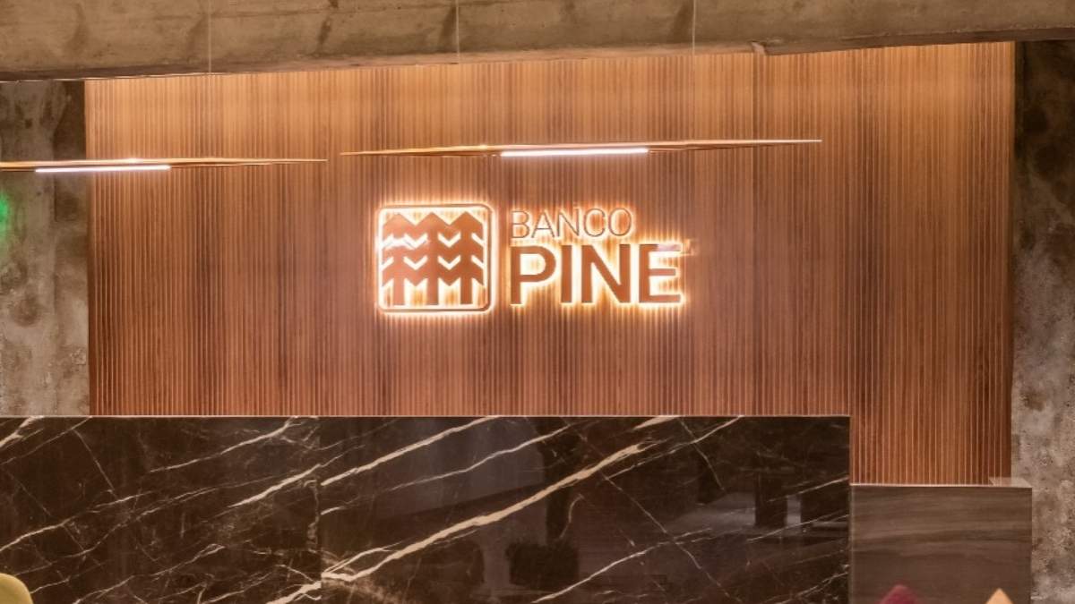 ações Banco Pine sobem 74% em 12 meses