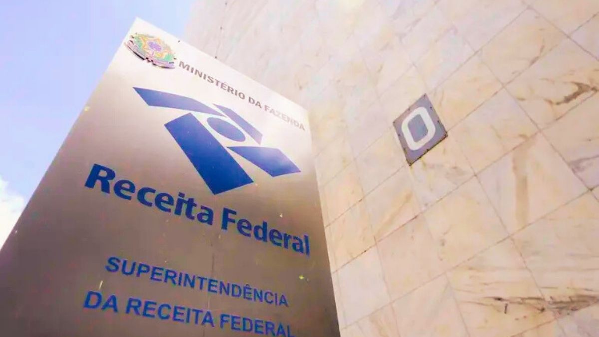 Arrecadação federal recorde em 2025, sede da Receita Federal em Brasília