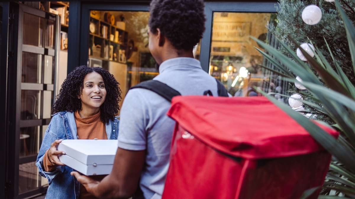Crescimento do trabalho por aplicativos no Brasil com entregadores