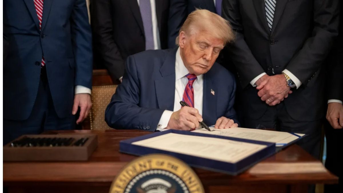 Donald Trump assina pacto de investimentos em IA no Reino Unido com participação de empresas americanas