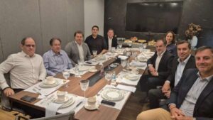 Reunião entre executivos da Marquise Infraestrutura e Fortescue sobre projeto de reuso de água no Pecém