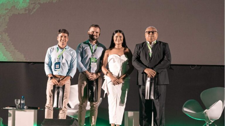 Breno Machado e Gustavo Lima, da Singular Serviços, ao lado de Karol Freitas e Antônio Mota no Condoexpert Ceará