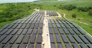 Energia solar no Ceará com painéis fotovoltaicos da UFV Ipu, projeto da Kroma Energia.