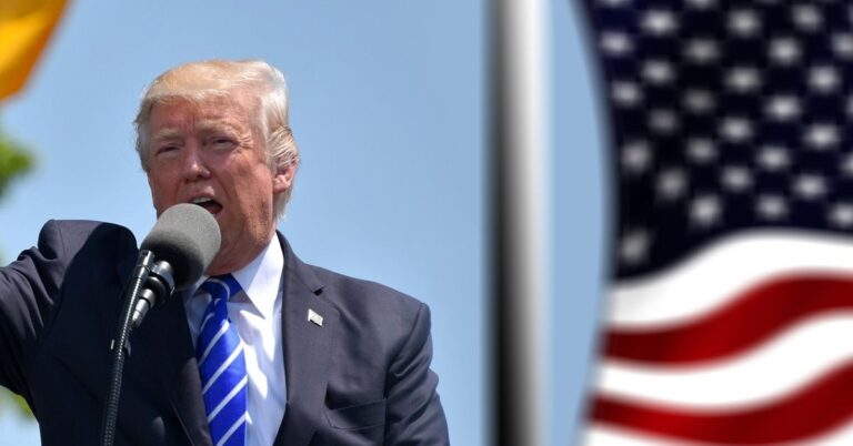 Tarifas recíprocas de Trump em discurso sobre economia dos EUA