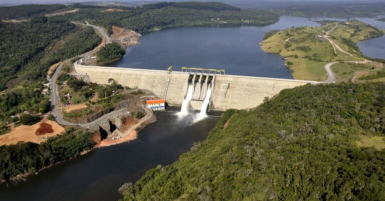 Usinas hidrelétricas no Brasil e influência nos reservatórios e nas tarifas de energia no Brasil.