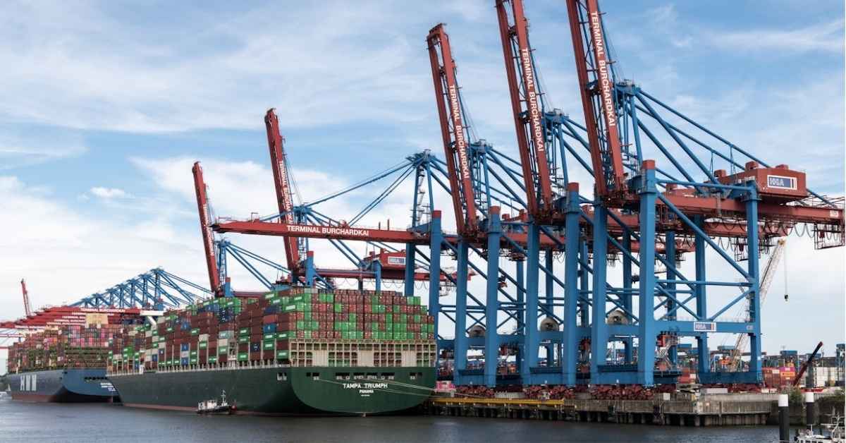 Balança comercial em setembro de 2025 com exportações recordes e queda no superávit brasileiro
