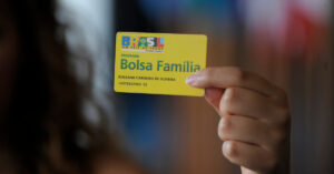 Bolsa Família de outubro injeta bilhões na economia e impulsiona consumo
