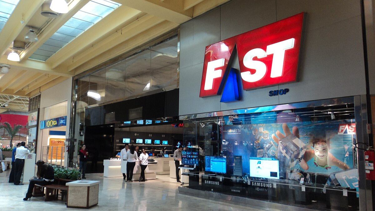 Loja da Fast Shop em shopping de São Paulo, associada à crise da Fast Shop e ao fechamento de unidades no país.