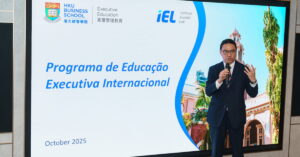 Programa de Educação Executiva Internacional da FIEC em Hong Kong com líderes e professores da Universidade de Hong Kong
