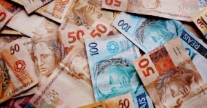 Projeções da IFI mostram aumento da dívida pública em 2026 e reforçam o alerta para o equilíbrio fiscal no Brasil.