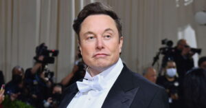 Grokipedia de Elon Musk apresenta enciclopédia digital gerada por IA que promete rivalizar com a Wikipedia.