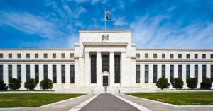 Fachada do Federal Reserve após divulgação do CPI reforçar o corte de juros nos EUA