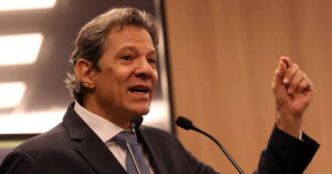 Fernando Haddad discute o fatiamento das medidas fiscais em sessão no Senado