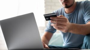 Fraudes em compras online aumentaram 60% só em 2024