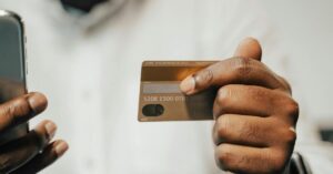 Déficit em conta corrente do Brasil cresce e atinge maior nível em cinco anos, aponta FGV.