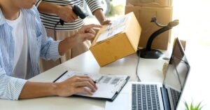 isenções em compras internacionais, fiscalização de encomendas e pagamento de impostos pela Receita Federal