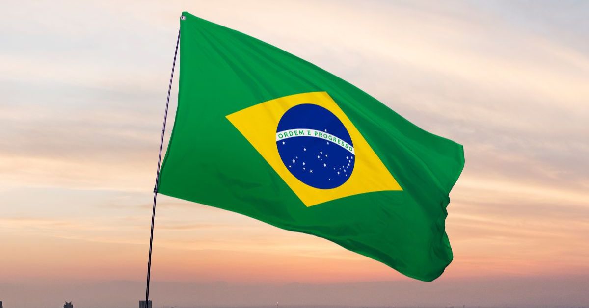 Bandeira do Brasil representa as discussões sobre a MP 1.309/2025 e os efeitos do Plano Brasil Soberano na economia nacional.