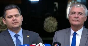 Renan Calheiros relator do Imposto de Renda no Senado durante coletiva com Davi Alcolumbre