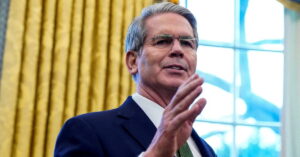 Scott Bessent participa de reunião sobre o encontro entre Estados Unidos e China para discutir guerra tarifária