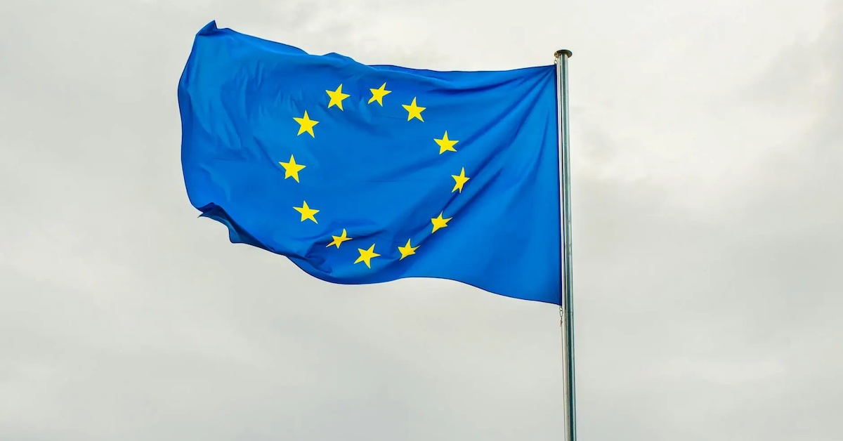 bandeira da União Europeia representa a reforma estrutural da UE