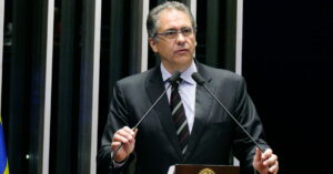 Deputado Carlos Zarattini discursa no Congresso em defesa da MP dos impostos, que busca recompor receitas e compensar o fim do aumento do IOF.