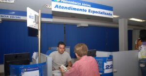 Bloqueio de verbas do INSS ameaça pagamento de benefícios