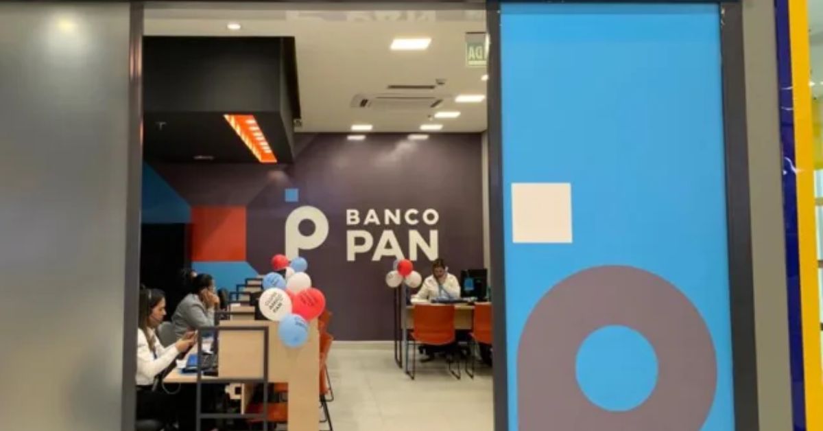 Fachada do Banco Pan após anúncio de incorporação com BTG em 13/10