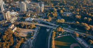 crédito para infraestrutura social e financiamentos do FIIS em obras urbanas no Brasil