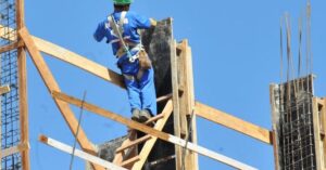 Crescimento da construção civil em 2025 tem previsão reduzida.