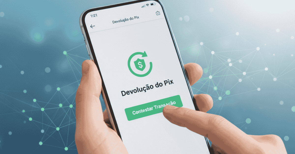 Pessoa utilizando smartphone para acionar botão de devolução do Pix em app bancário