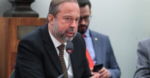 Leilão de baterias do MME apresentado por Alexandre Silveira a investidores asiáticos