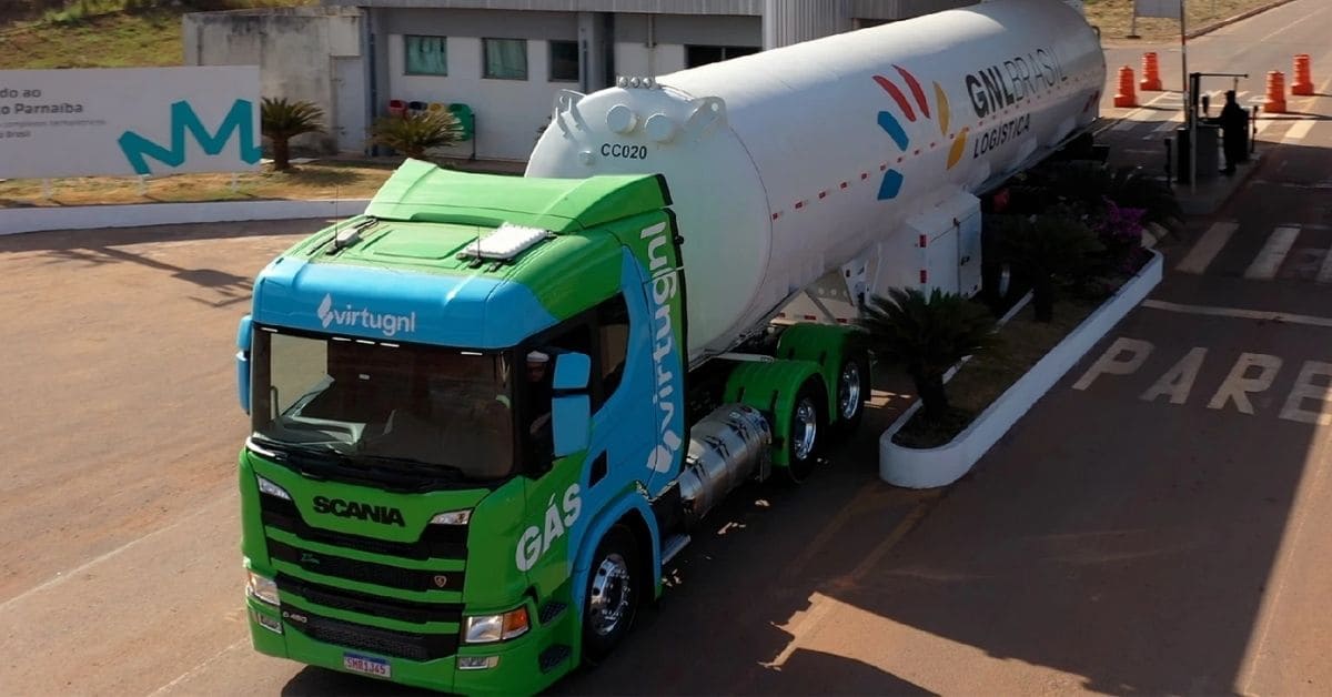 Caminhão da Virtu GNL, que tem parcela comprada pela Ultrapar.