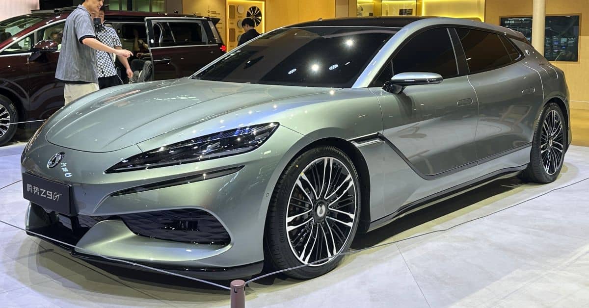 Denza no Brasil com Z9 GT e B5