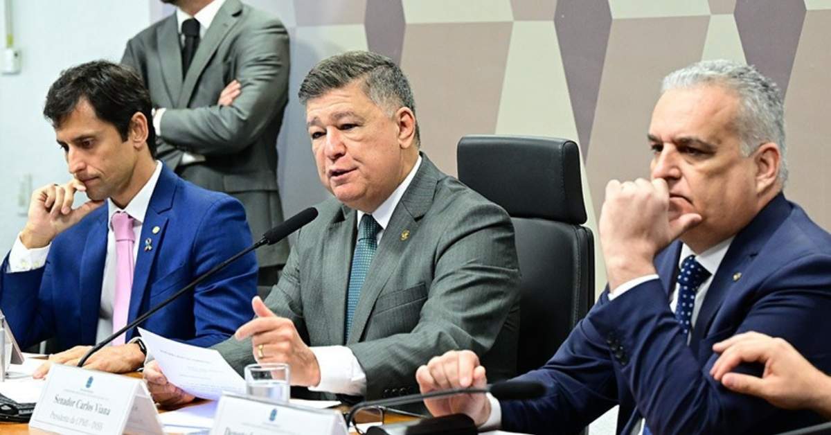 CPMI do INSS durante sessão com o senador Carlos Viana e parlamentares