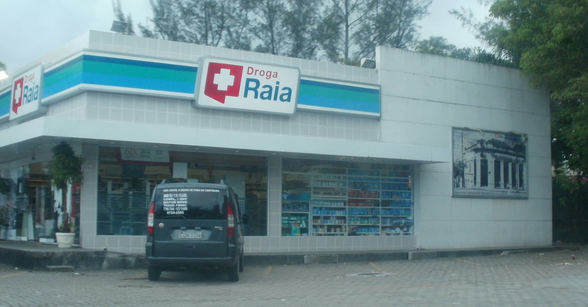 Fachada da Droga Raia, parte da RD Saúde, ilustrando o lucro da RD Saúde no 3T25